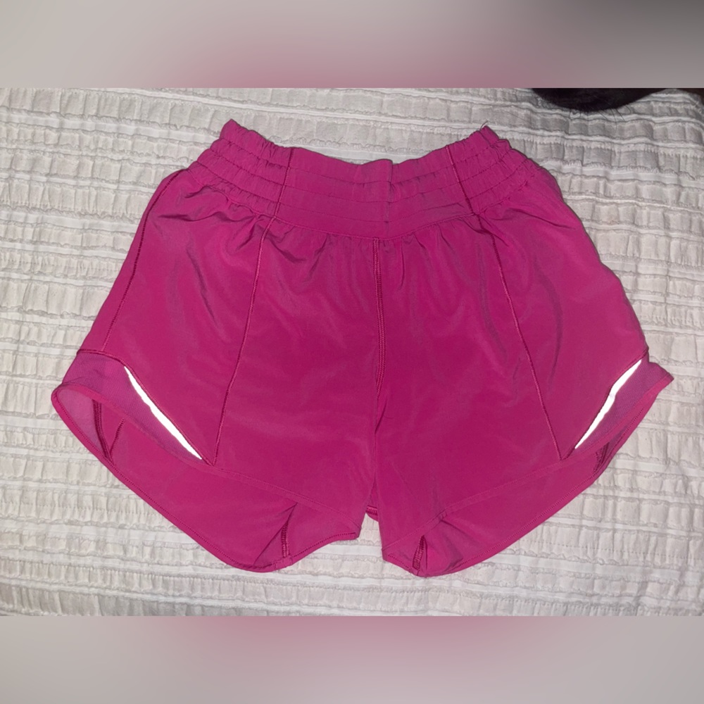 Lululemon Hotty Hots || DISCONTINUED Sonic pink || High rise || size 2, 4”